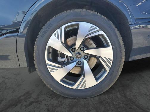 2025 Audi Q6 e-tron Premium Plus quattro