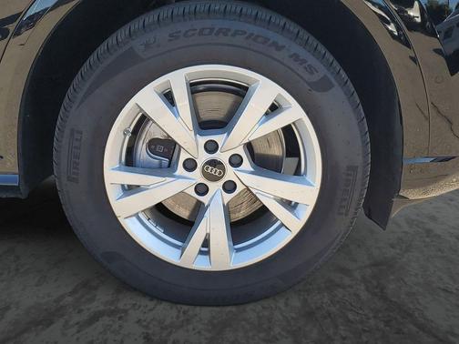 2025 Audi Q5 Premium TFSI quattro S tronic