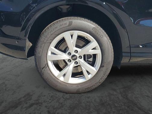 2025 Audi Q5 Premium TFSI quattro S tronic