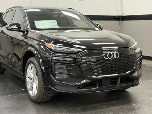 2025 Audi Q6 e-tron Premium Plus