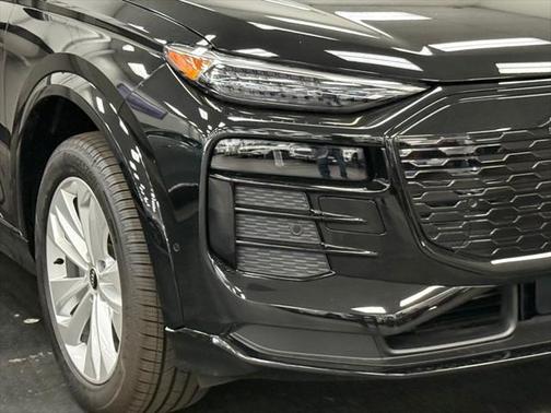 2025 Audi Q6 e-tron Premium Plus
