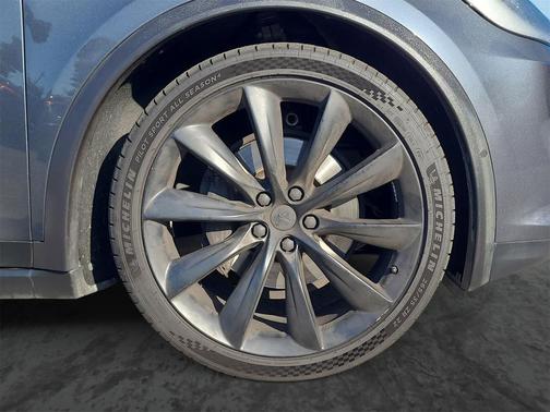 2017 Tesla Model X 90D