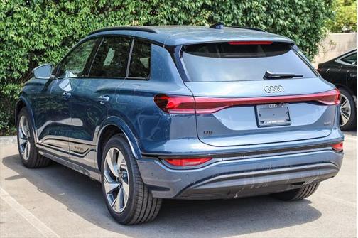 2025 Audi Q6 e-tron Prestige quattro