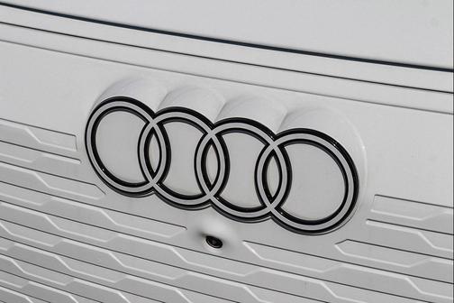 2025 Audi Q6 e-tron Premium Plus quattro