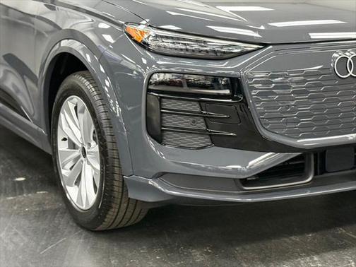 2025 Audi Q6 e-tron Premium Plus