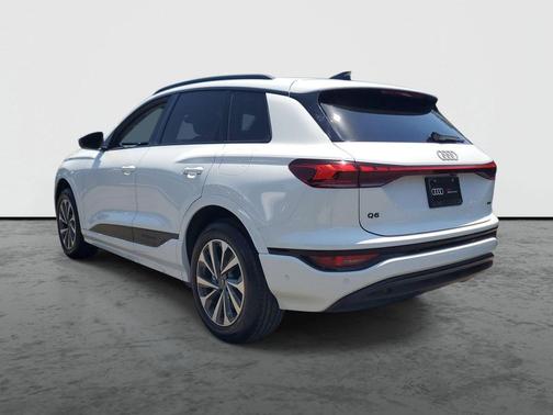 Glacier White Metallic 2025 Audi Q6 e-tron Premium quattro