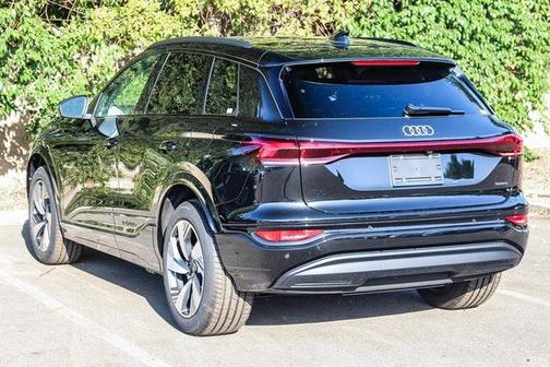 2025 Audi Q6 e-tron Premium quattro