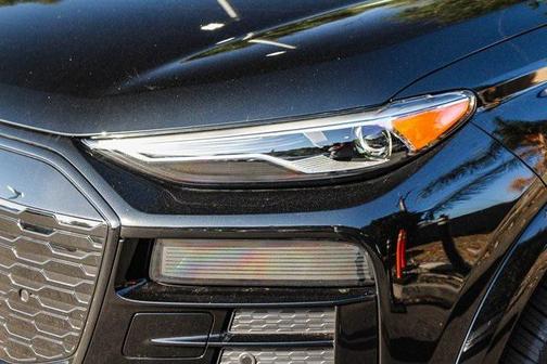 2025 Audi Q6 e-tron Premium quattro