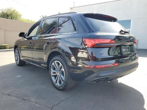 2026 Audi Q7 45 Premium Plus