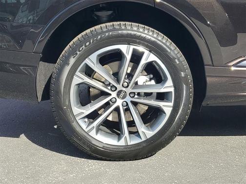 2026 Audi Q7 45 Premium Plus