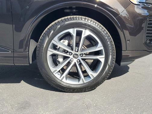 2026 Audi Q7 45 Premium Plus