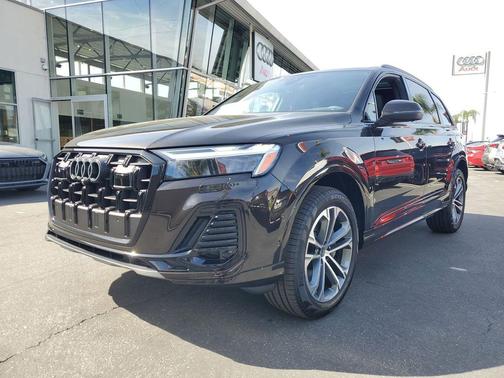 2026 Audi Q7 45 Premium Plus
