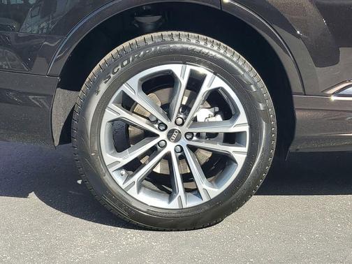 2026 Audi Q7 45 Premium Plus