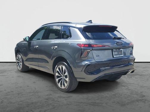 Daytona Gray Pearl Effect 2026 Audi Q3 TFSI quattro S tronic
