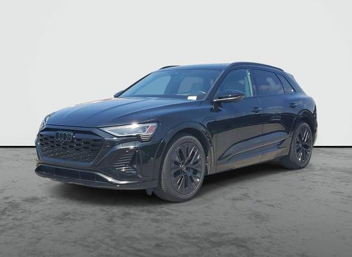 Mythos Black Metallic 2024 Audi Q8 e-tron Prestige