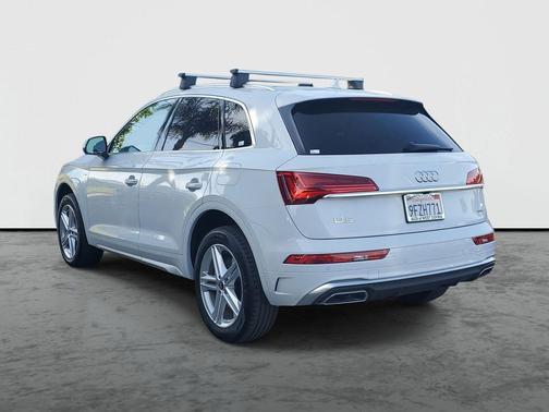 Glacier White Metallic 2023 Audi Q5 e 55 S line Premium Plus