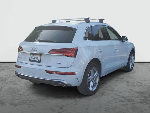 Glacier White Metallic 2023 Audi Q5 e 55 S line Premium Plus