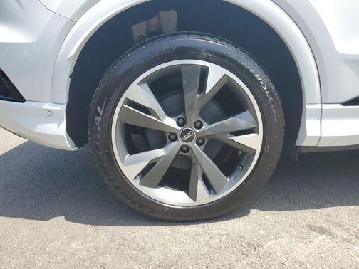 Glacier White Metallic 2023 Audi Q4 e-tron Prestige 50 quattro