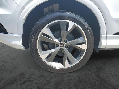 Glacier White Metallic 2023 Audi Q4 e-tron Prestige 50 quattro