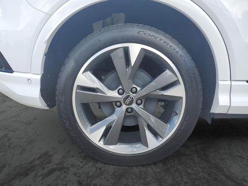 Glacier White Metallic 2023 Audi Q4 e-tron Prestige 50 quattro