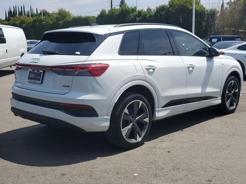 Glacier White Metallic 2023 Audi Q4 e-tron Prestige 50 quattro
