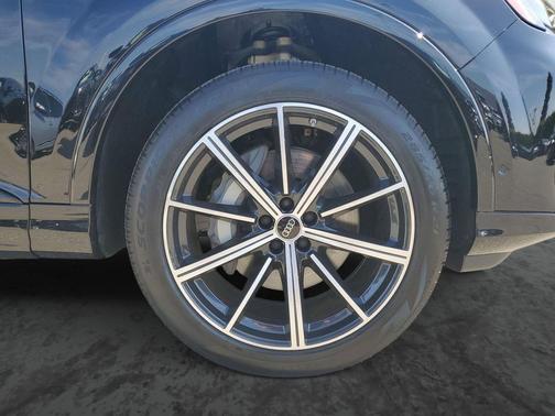2026 Audi Q7 45 Premium Plus