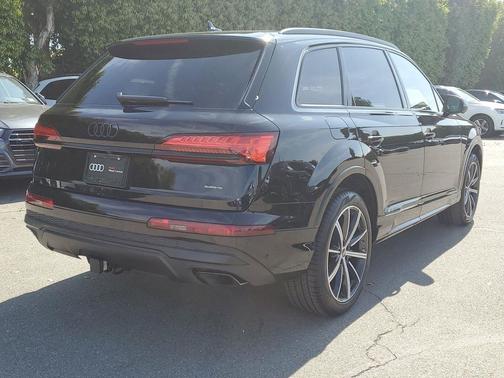 2026 Audi Q7 45 Premium Plus