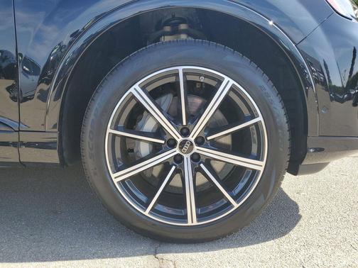 2026 Audi Q7 45 Premium Plus
