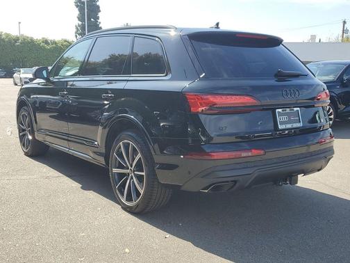 2026 Audi Q7 45 Premium Plus