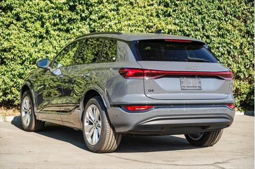 2025 Audi Q6 e-tron Premium Plus
