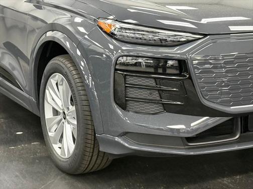 2025 Audi Q6 e-tron Premium Plus