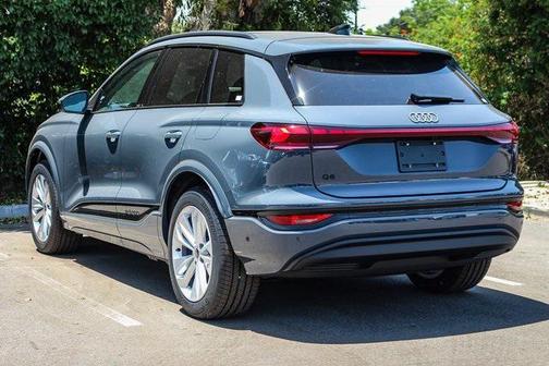 2025 Audi Q6 e-tron Premium Plus