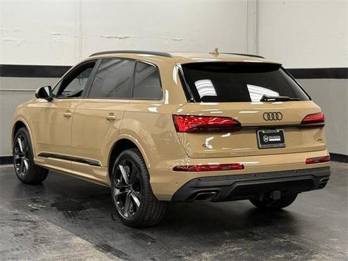 2025 Audi Q7 55 Premium Plus