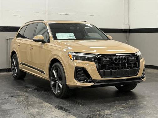 2025 Audi Q7 55 Premium Plus
