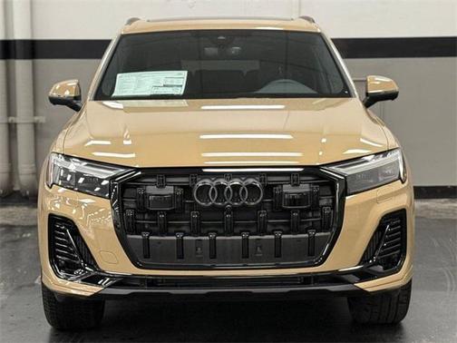 2025 Audi Q7 55 Premium Plus