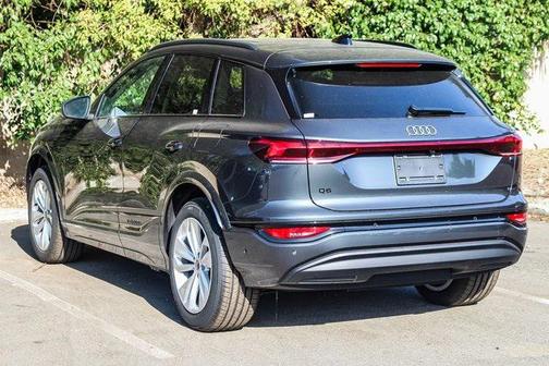 2025 Audi Q6 e-tron Premium Plus