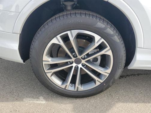 2026 Audi Q7 45 Premium Plus