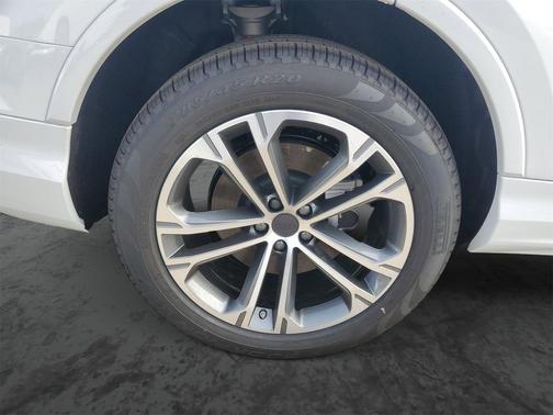 2026 Audi Q7 45 Premium Plus