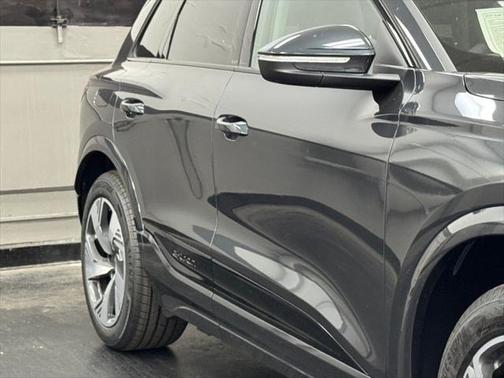 2025 Audi Q6 e-tron Premium Plus quattro