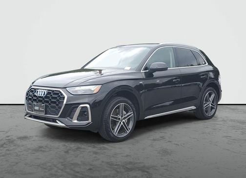 Mythos Black Metallic 2023 Audi Q5 e 55 S line Premium Plus