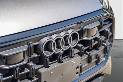2025 Audi Q8 55 Premium Plus