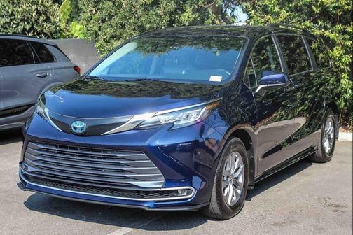 2023 Toyota Sienna XLE