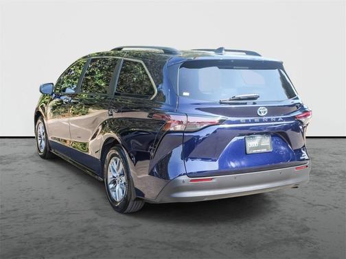 2023 Toyota Sienna XLE