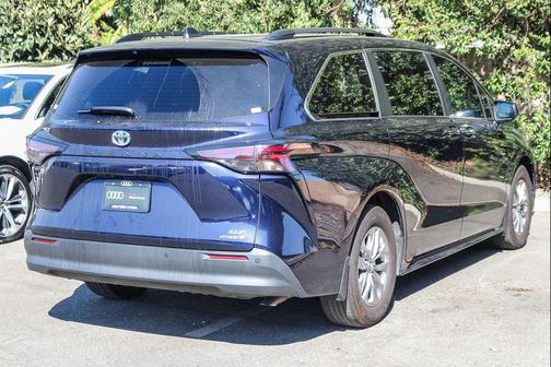 2023 Toyota Sienna XLE 8 Passenger