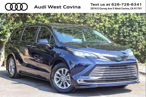 2023 Toyota Sienna XLE 8 Passenger