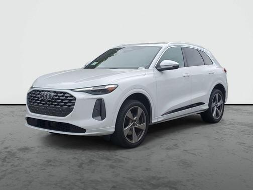 Glacier White Metallic 2025 Audi Q5 Premium Plus TFSI quattro S tronic