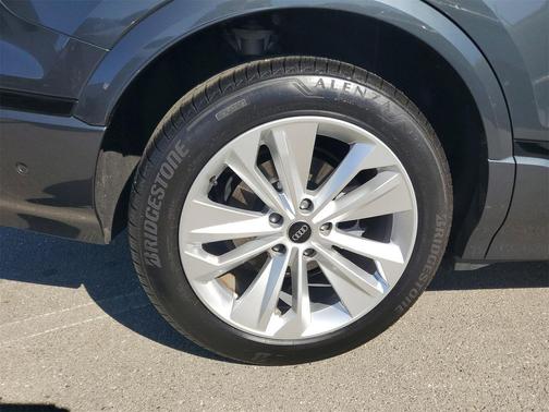 2025 Audi Q6 e-tron Premium