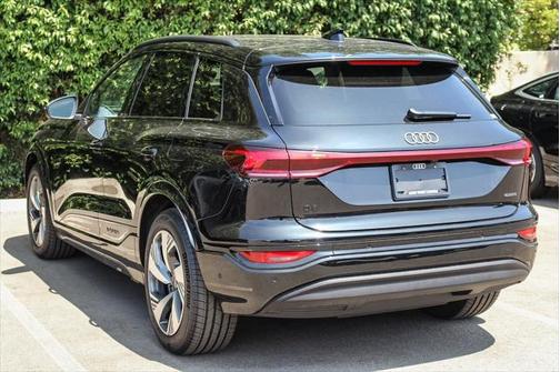 2025 Audi Q6 e-tron Prestige quattro