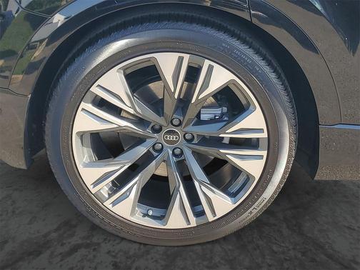 2025 Audi Q8 55 Prestige