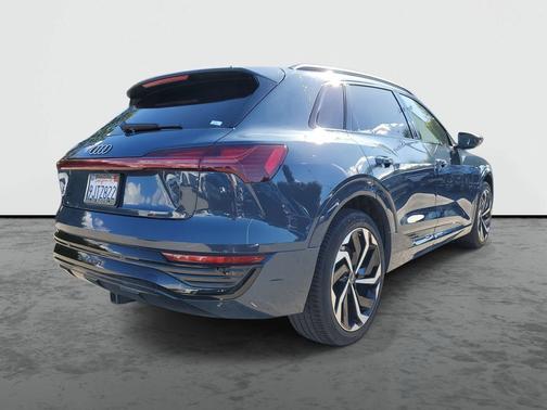 2024 Audi Q8 e-tron Premium Plus